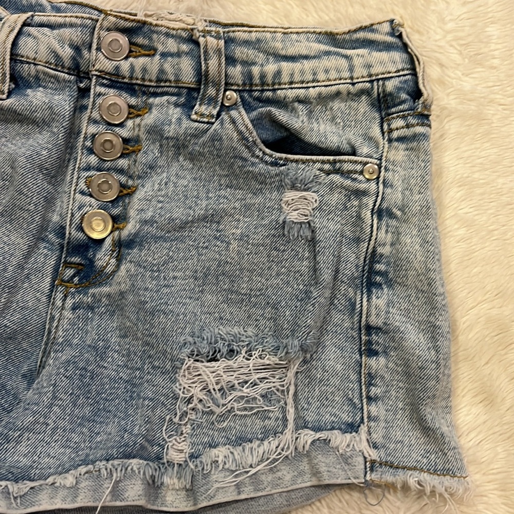 Altar’d State Distressed Denim Shorts Light Wash Size 25/1 - Picture 3 of 10